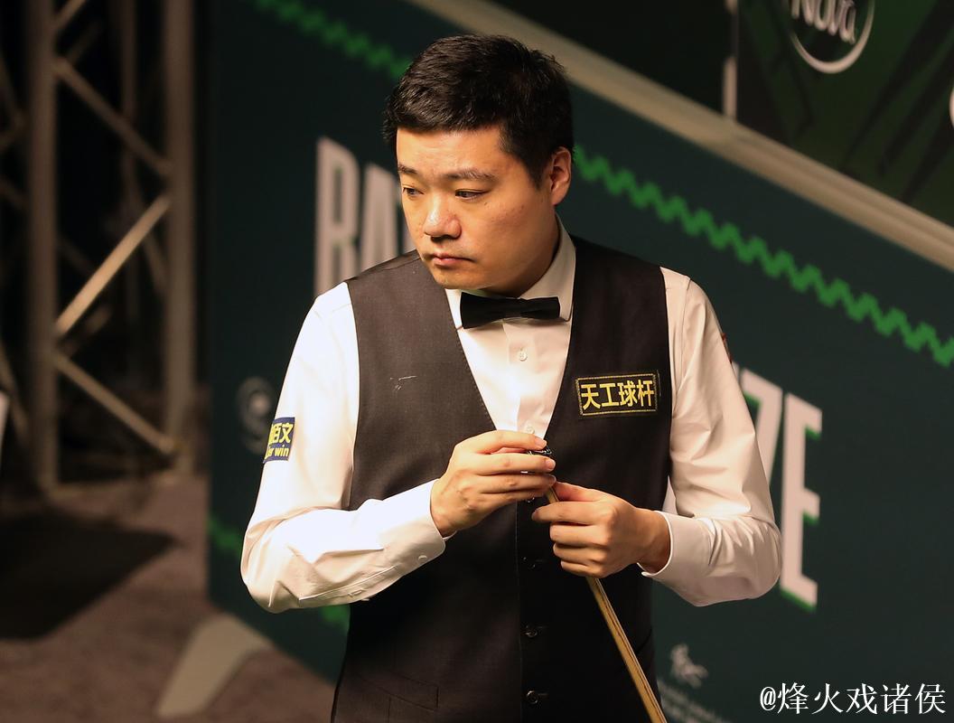 丁俊晖以5-2击败马奎尔 成功挺进斯诺克沙特大师赛16强 丁俊晖以5-2击败马奎尔 成功挺进斯诺克沙特大师赛16强